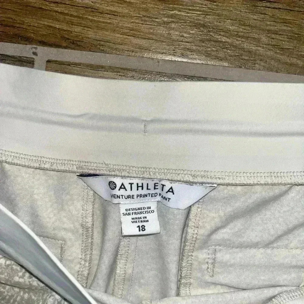 Athleta venture printed pants - Picture 3 of 3